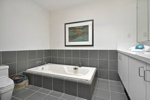 Master En-suite - Country homes for sale and luxury real estate including horse farms and property in the Caledon and King City areas near Toronto